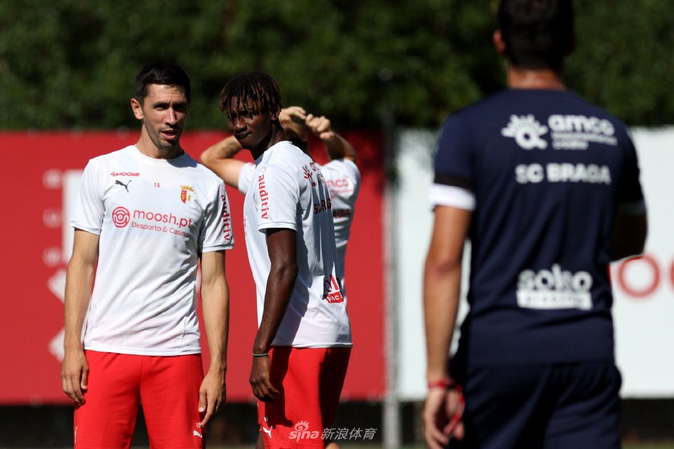 除此之外 除此之外